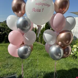 Gigant z personalizacją i dwoma bukietami balonów z helem Oliwia Balony