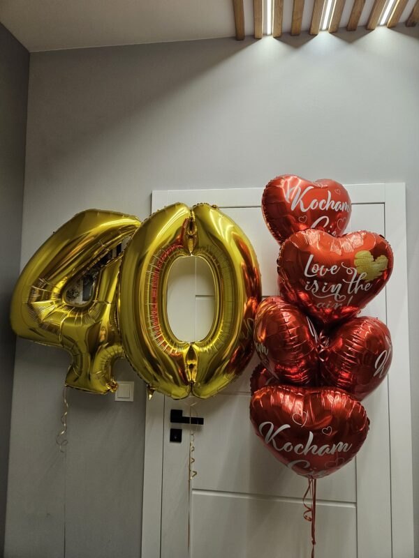 Zestaw balonowy z 2 złotymi cyframi 76 cm i bukietem czerwonych serc – Love Is in the Air