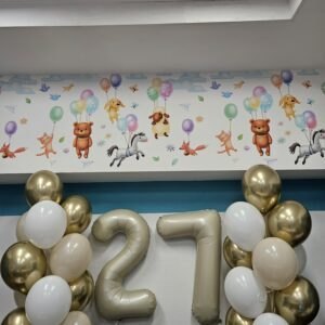 Zestaw balonowy z beżowymi cyframi i dwoma bukietami 20260515-192521-scaled Oliwia Balony